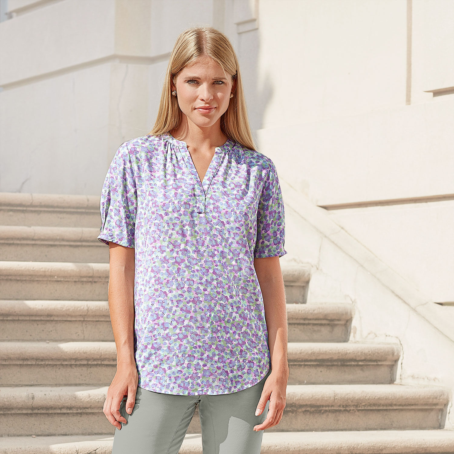 Kurzarmbluse mit romantischem Print aus Viscose