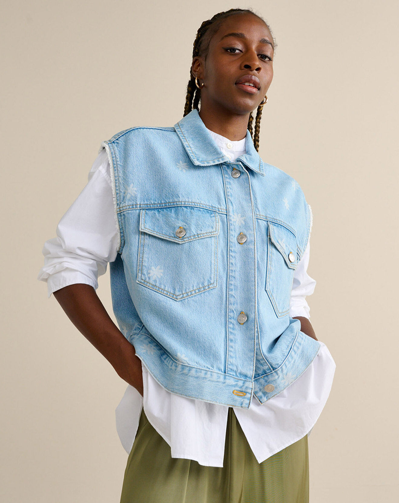 Bellerose Veste sans manches oversize en jean Paulette à fleurs bleu usé