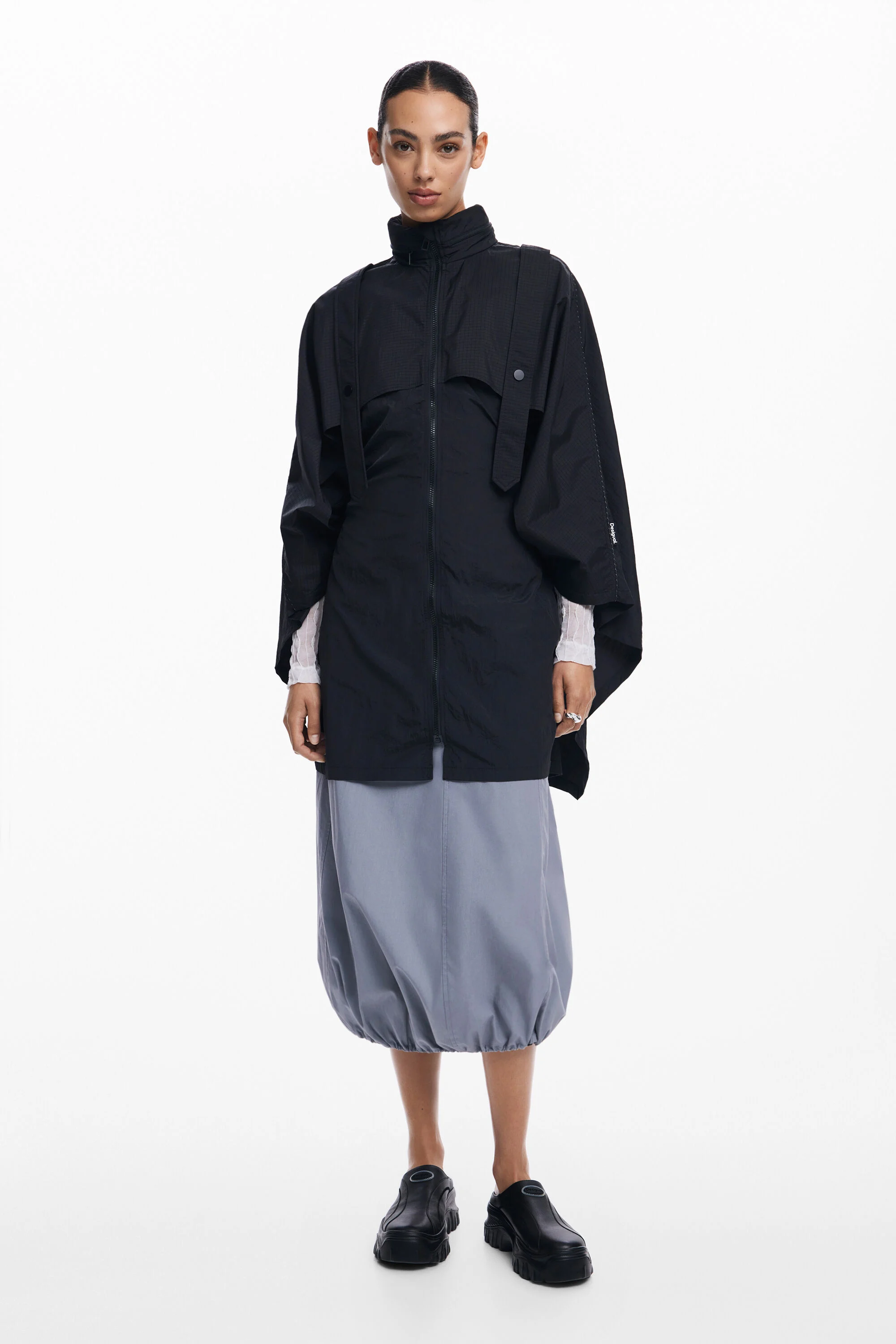 Poncho de nylon com bolso