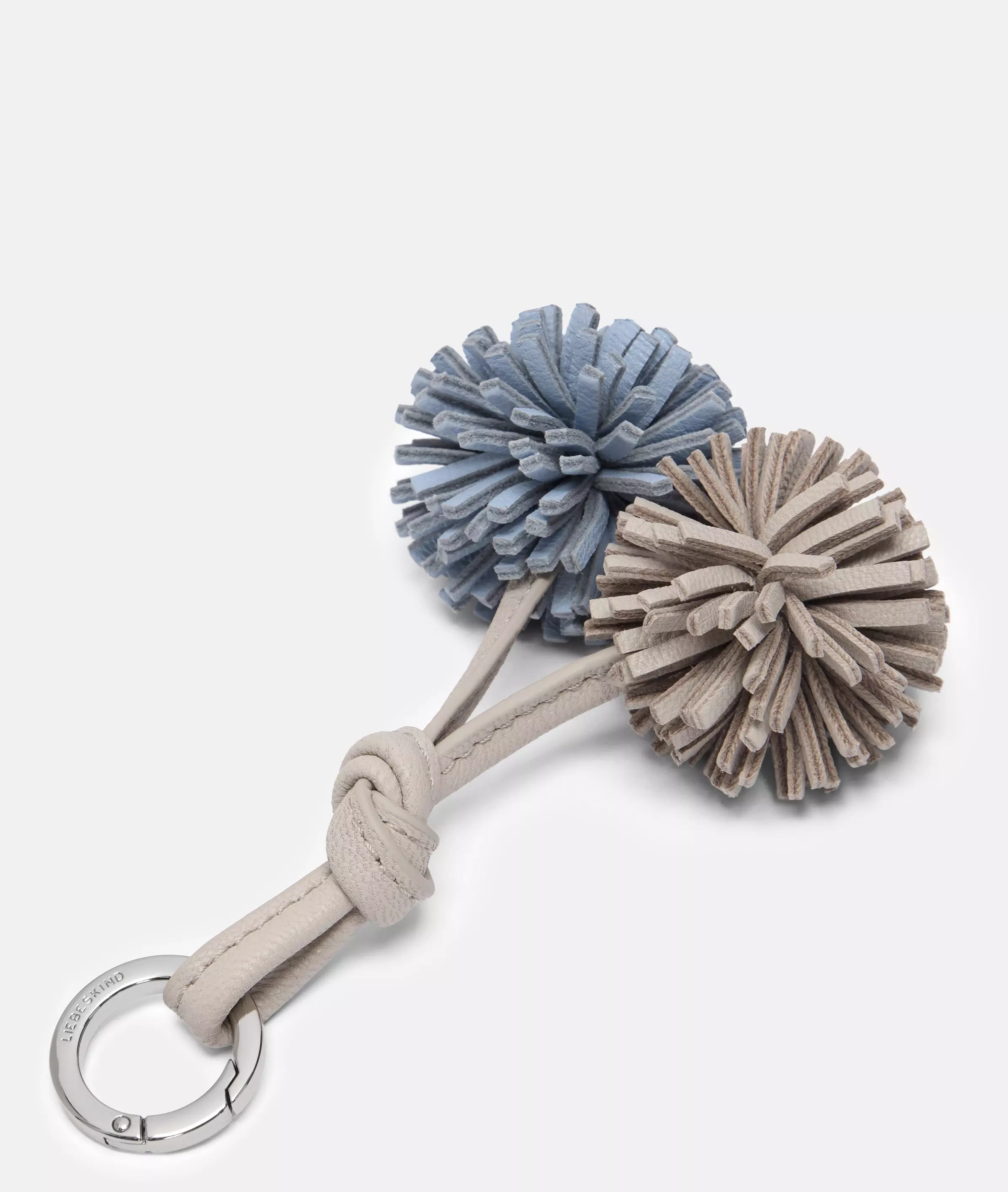 Pom-pom pendant Two-tone pendant with pom-pom