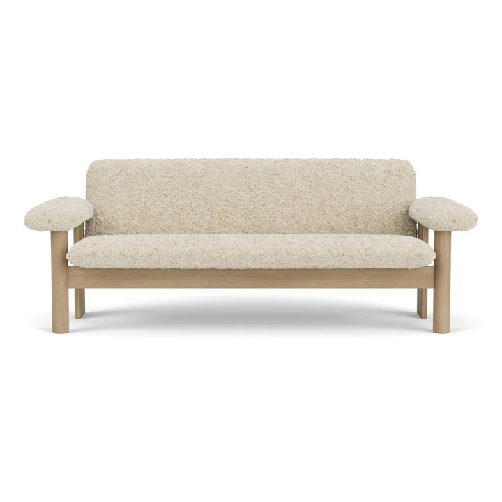 Audo - Brasilia 2-Sitzer Sofa, Eiche natur / Schaffell natur