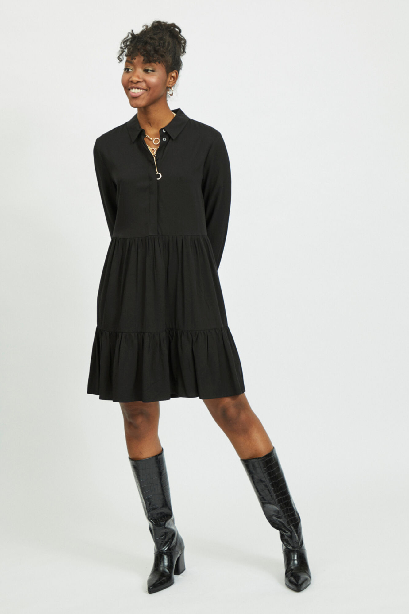 Vestido curto estilo camisa - Preto