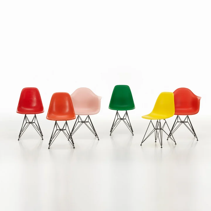 Vitra - Eames Fiberglass Armchair DAR, basic dark / Eames sea foam green (Filzgleiter basic dark)
