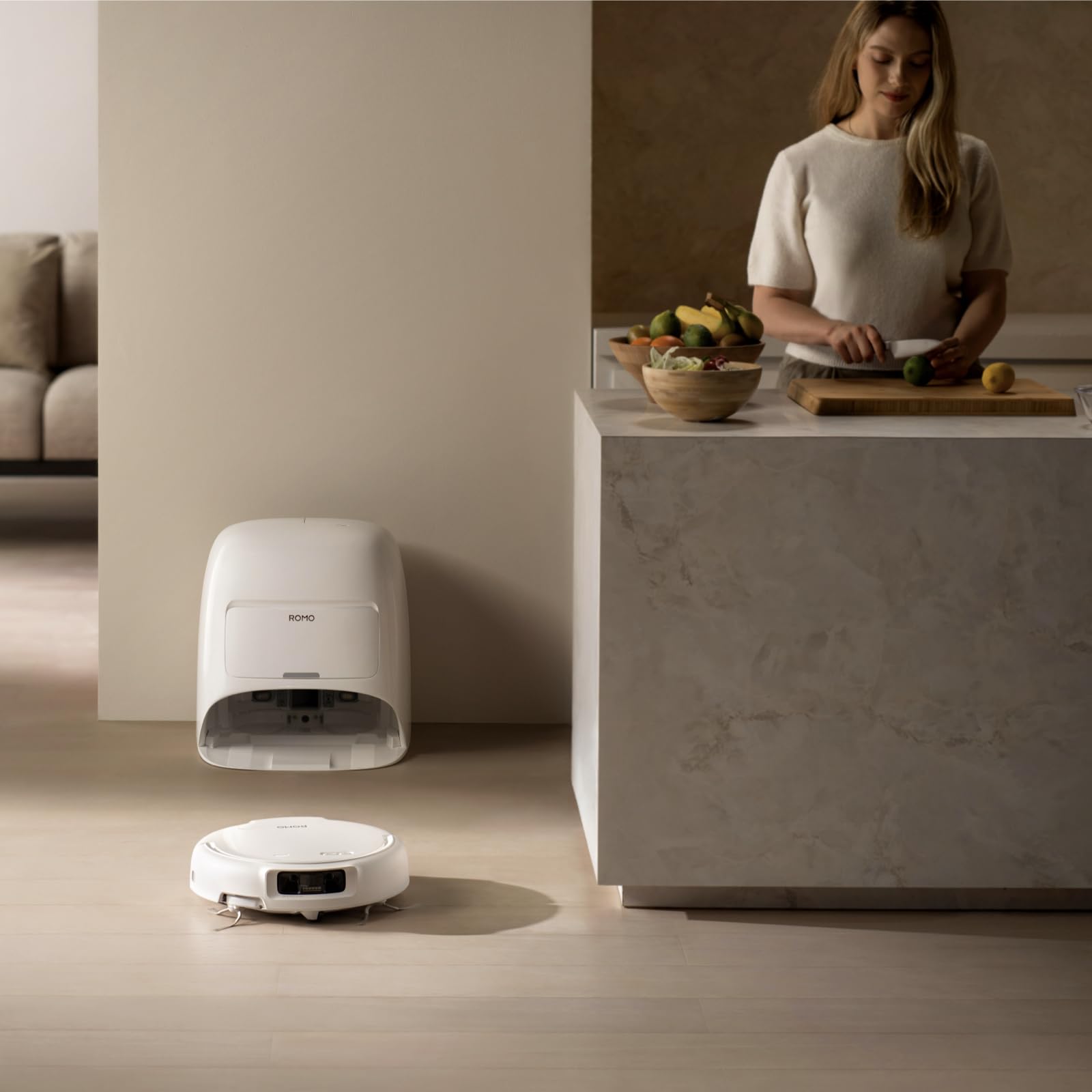 DJI ROMO S Robot Aspirateur Laveur, Aspirateur Robot de 25 000 Pa, détection de Niveau Drone, Deux Bras robotiques, 200 Jours sans Maintenance, Lavage