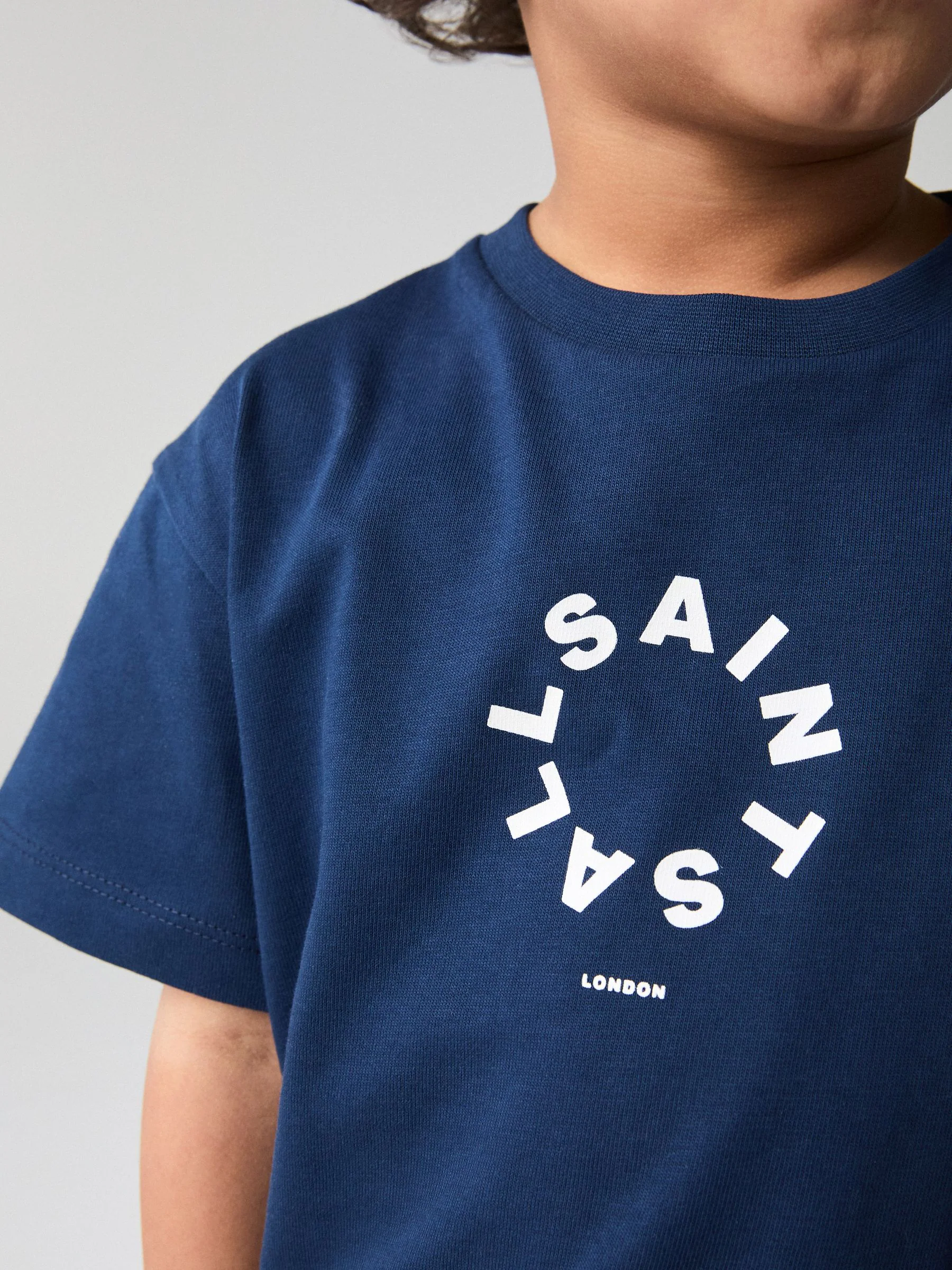 smALLSAINTS Tierra set van T-shirt en sweatshorts voor jonge jongens, van 100% katoen
