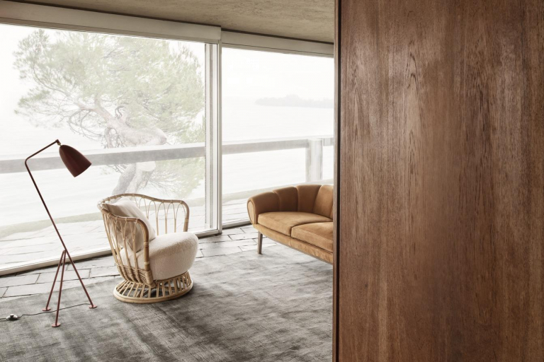 Gubi Croissant sofa eiken, Dedar Smila T1902