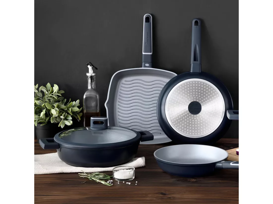 INDIGO Batterie de cuisine 17 pièces en fonte d'aluminium avec poêles à frire, wok, grill, casseroles et casserole avec couvercles MasterPRO