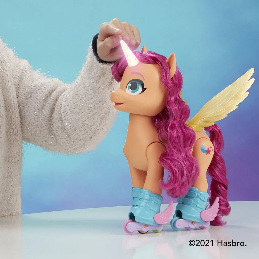 MY LITTLE PONY- SUNNY CHANTE EN ROLLERS