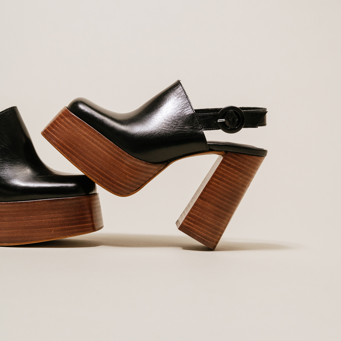 Mules à plateformes et bouts carrés  en cuir noir