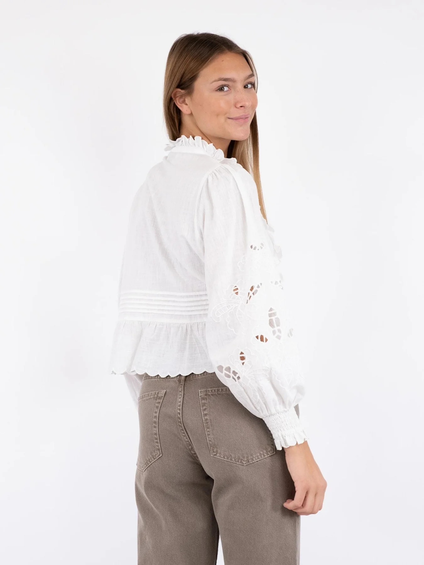Neo Noir Petrine Embroidery Blouse white