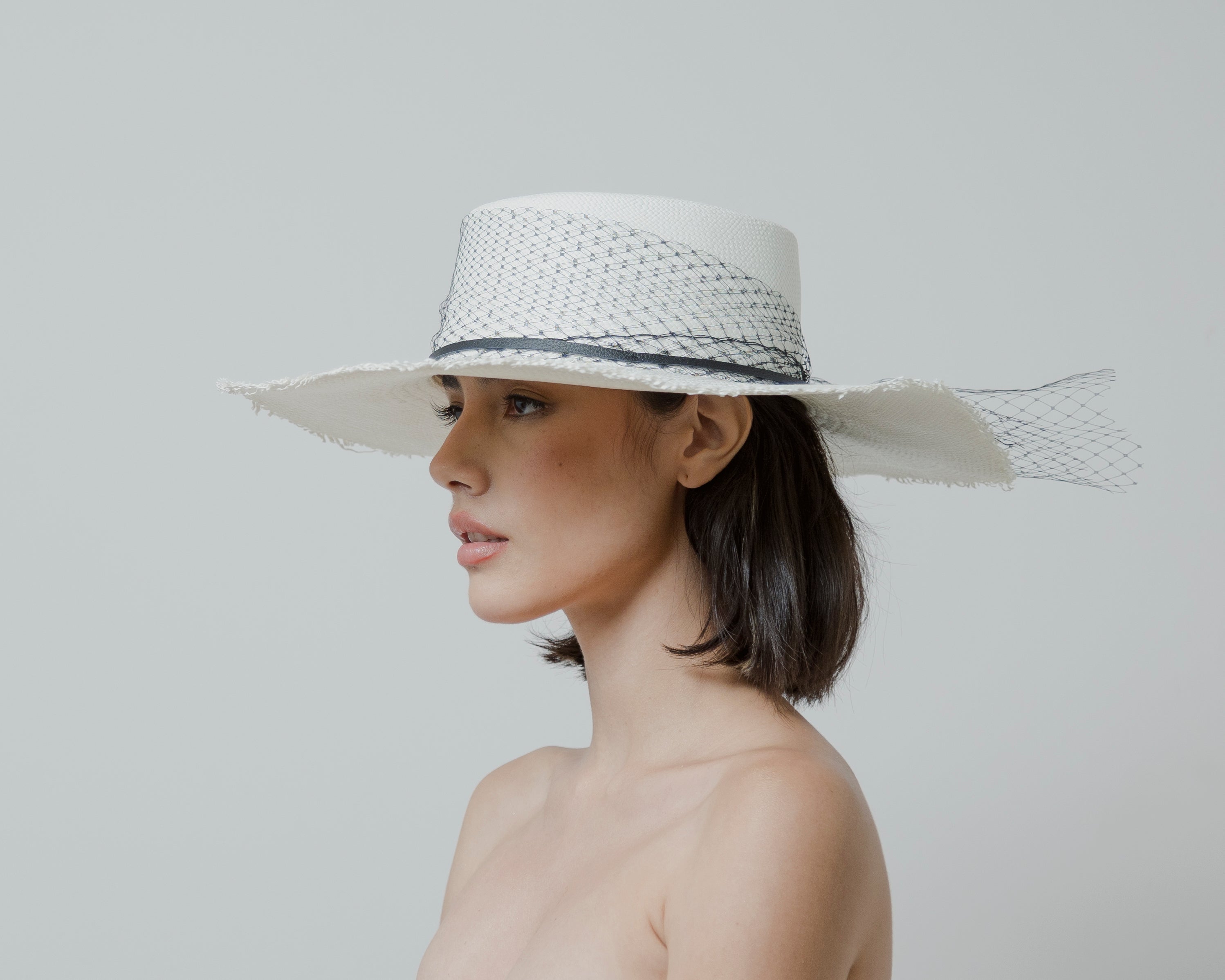 Chapeau à longs bords en cuir cordovan effiloché « Glamour » - ARTICLE RTS