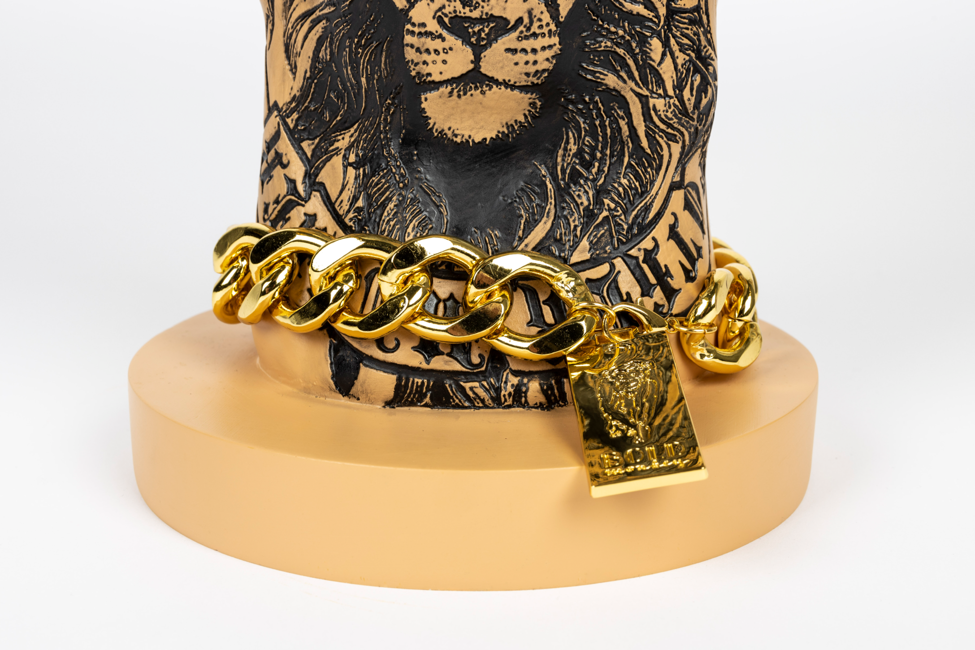 FOTHER MUCKER SIDE TABLE LION