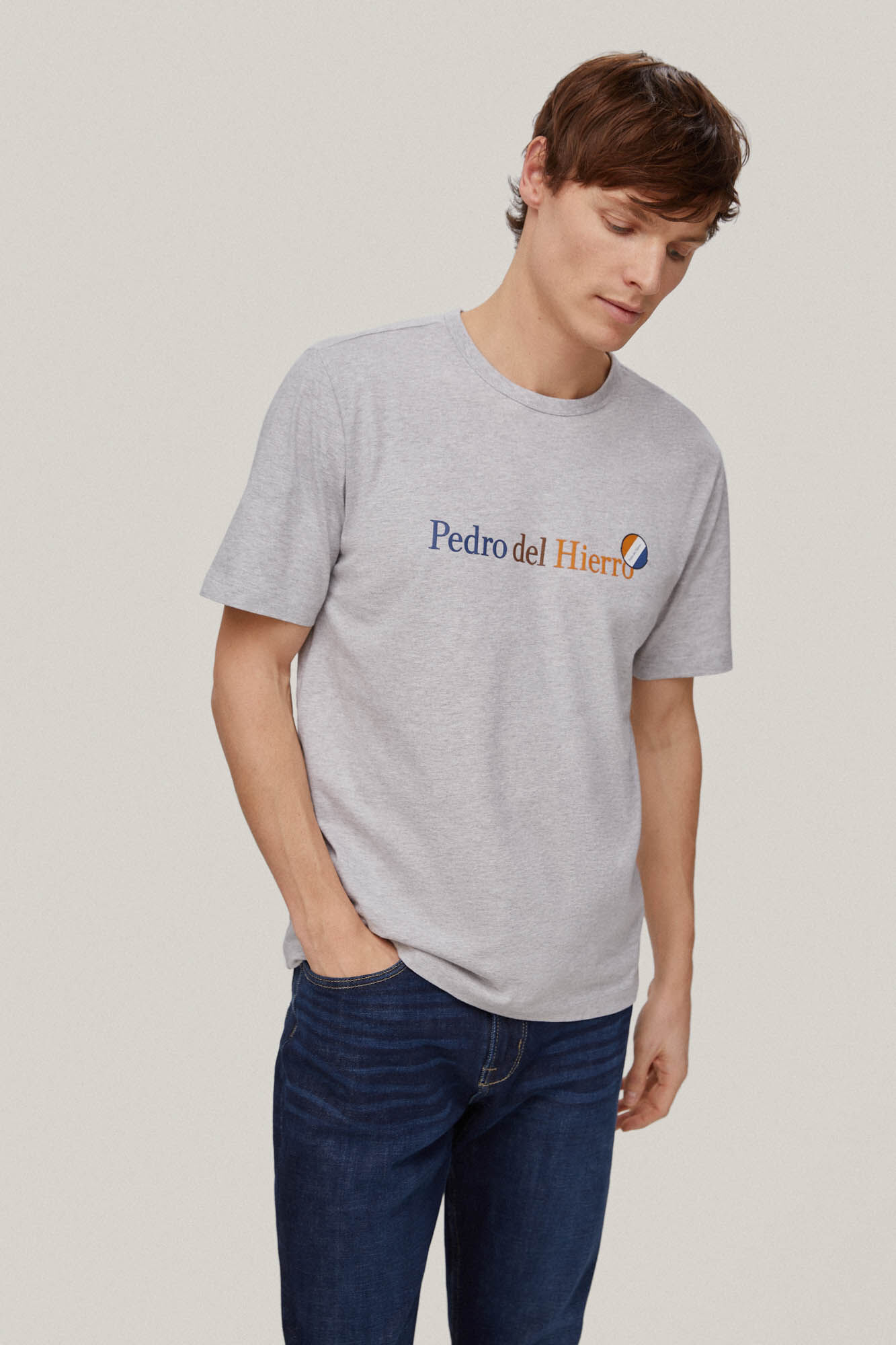 Camiseta com logo grande - Cinza