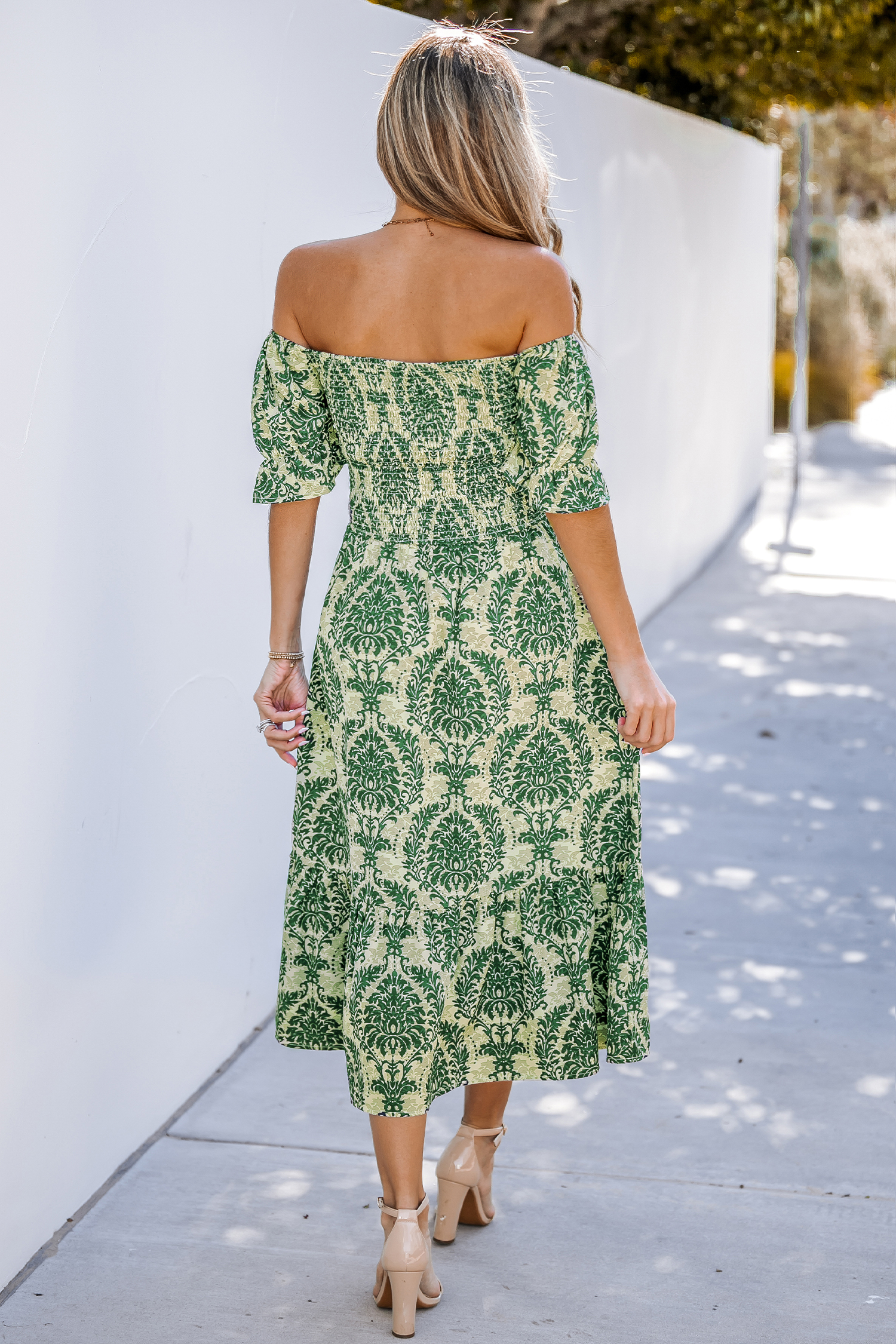Robe midi à épaules dénudées et smocks