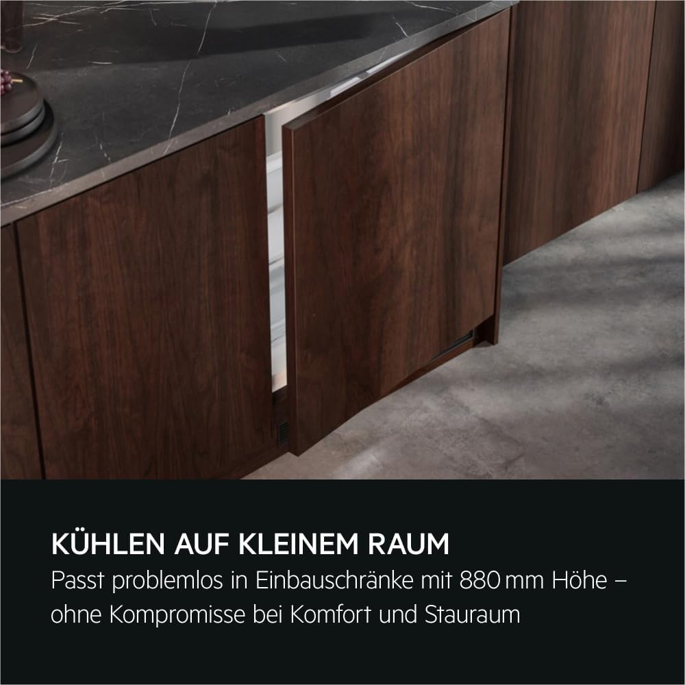 AEG Einbau-Kühlschrank 88 cm ohne Gefrierfach, Serie 5000 OptiSpace: 3x vielfach verstellbare Glasablage, großer Kühlraum (142L), LED-Beleuchtung, mechanische Steuerung, Schlepptür-Technik, TSK5O881ES