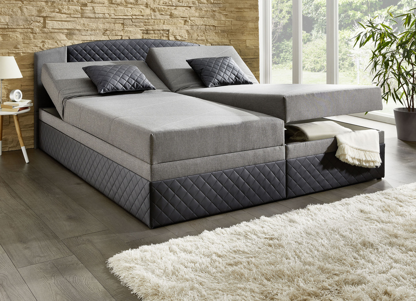 Boxspringbett mit Kopfteilverstellung und 2 Dekokissen