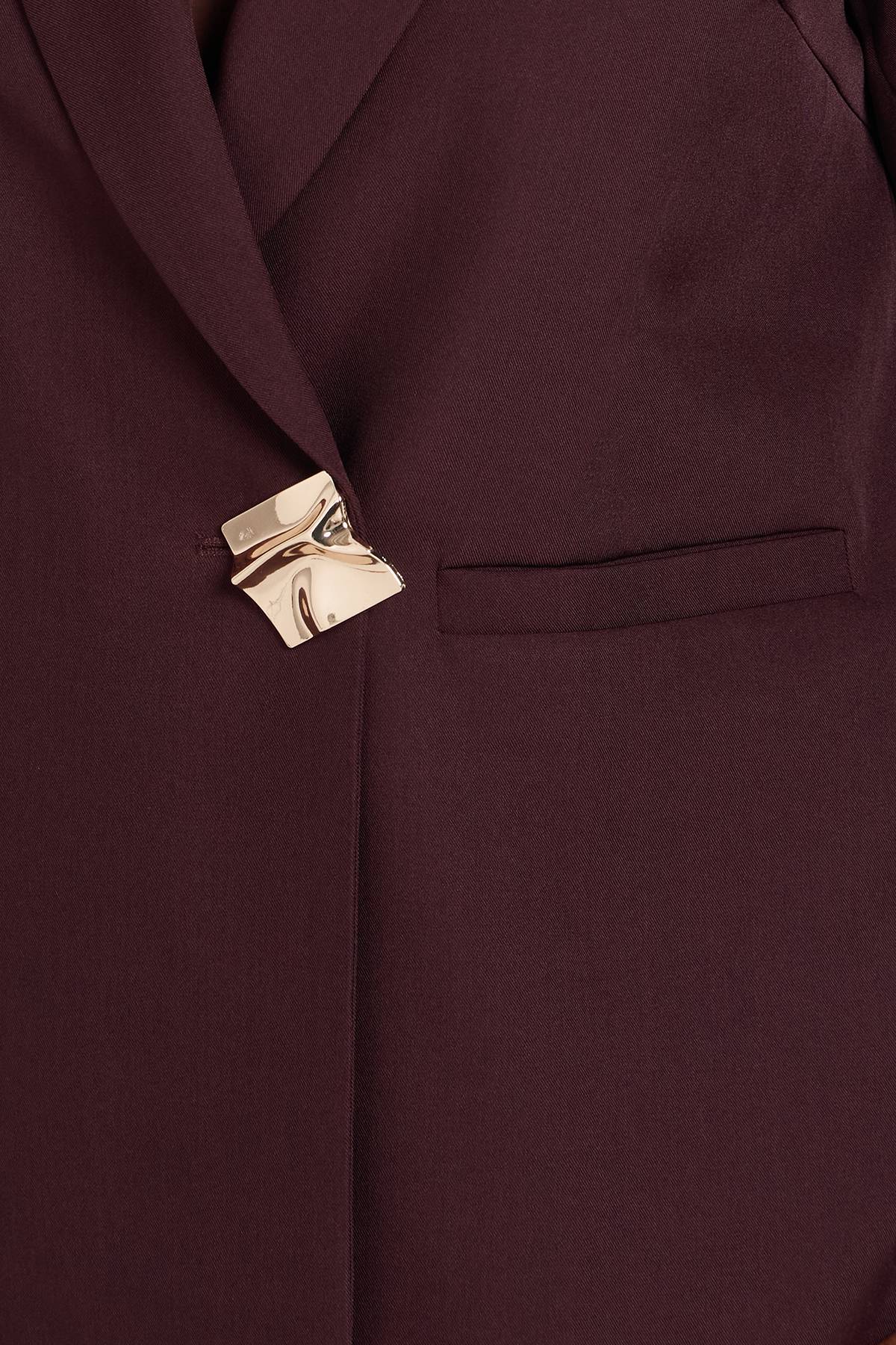 boohoo Blazer Grande Taille À Simple Boutonnage Avec Finitions Dorées