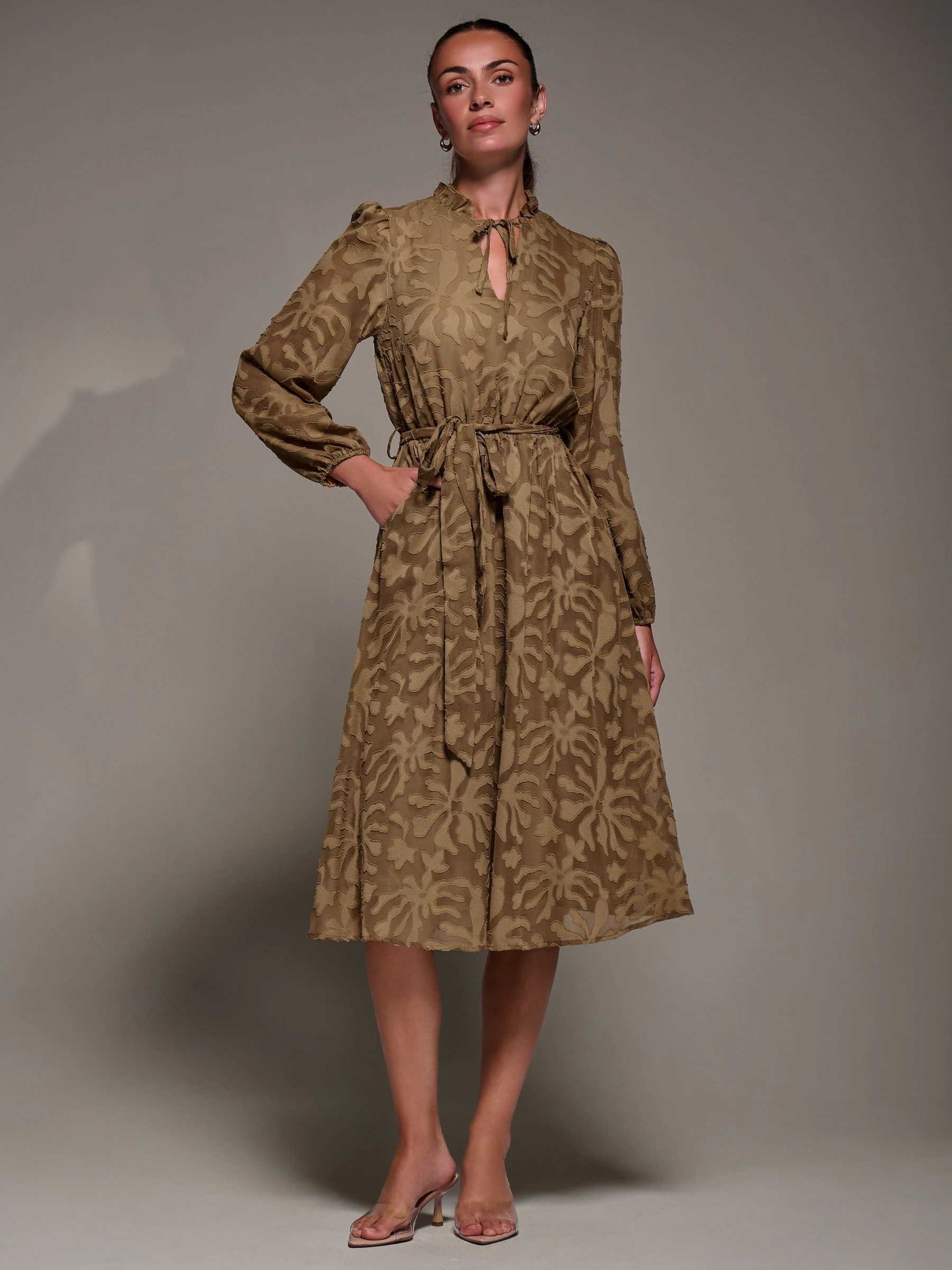Bruin - Jolie Moi Tie Neck Chiffon Midi Dress