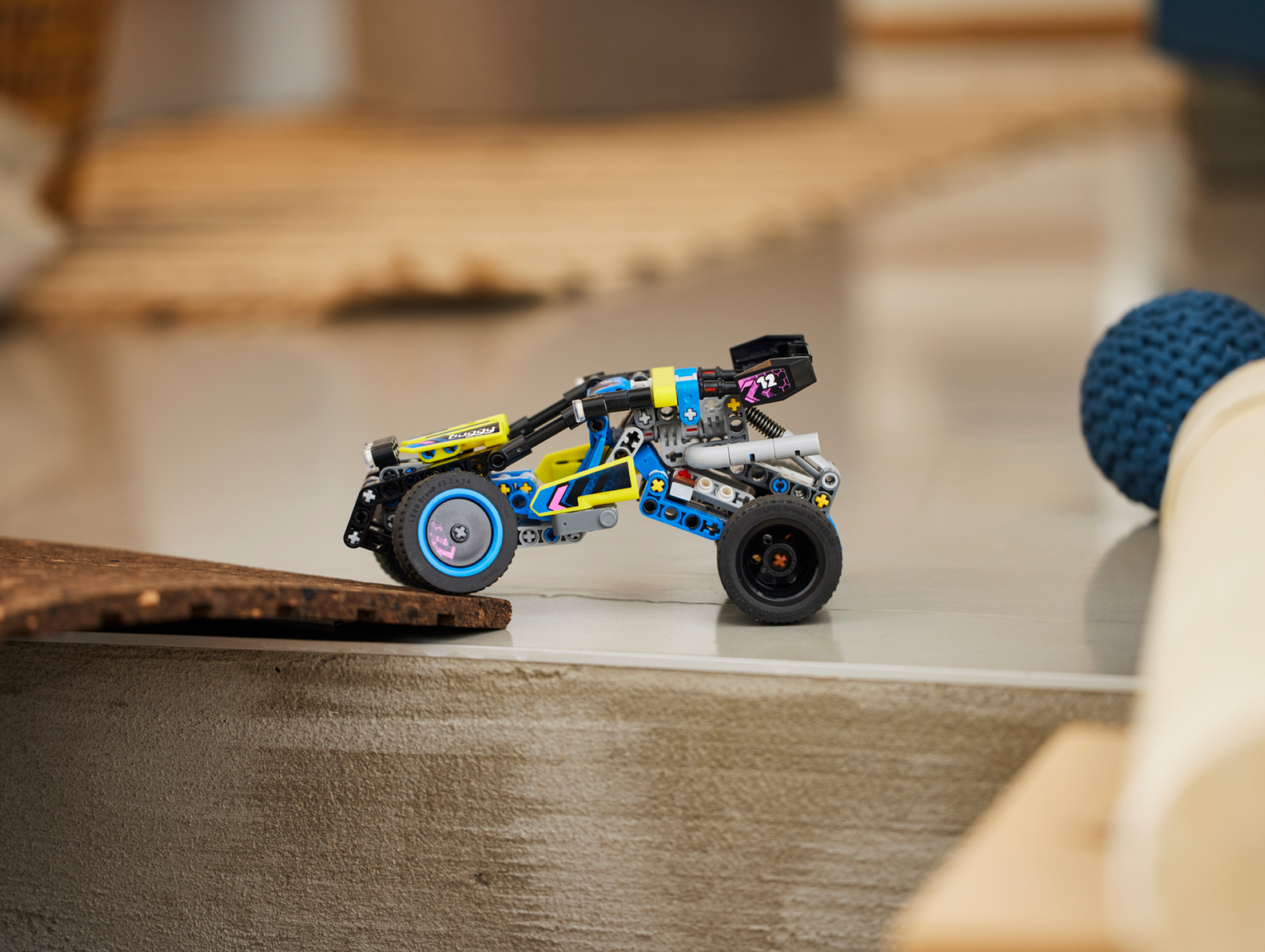O buggy de corrida off-road 42164