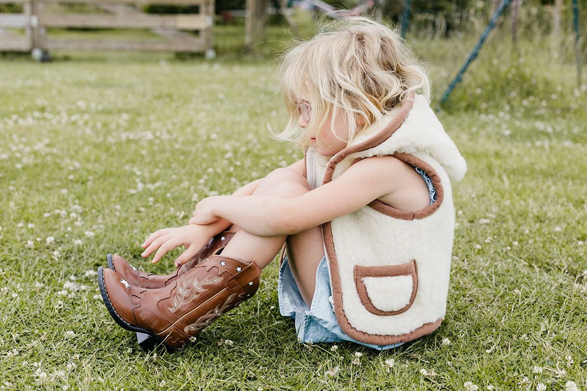 Moonrise kids wollen bodywarmer Hala met capuchon