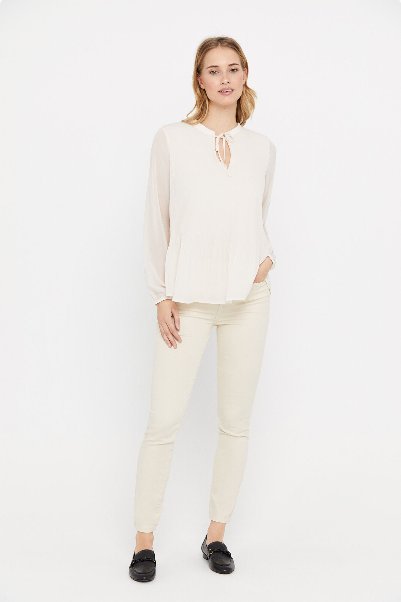 Calça jeans modeladora Sensational Fit - Marfim