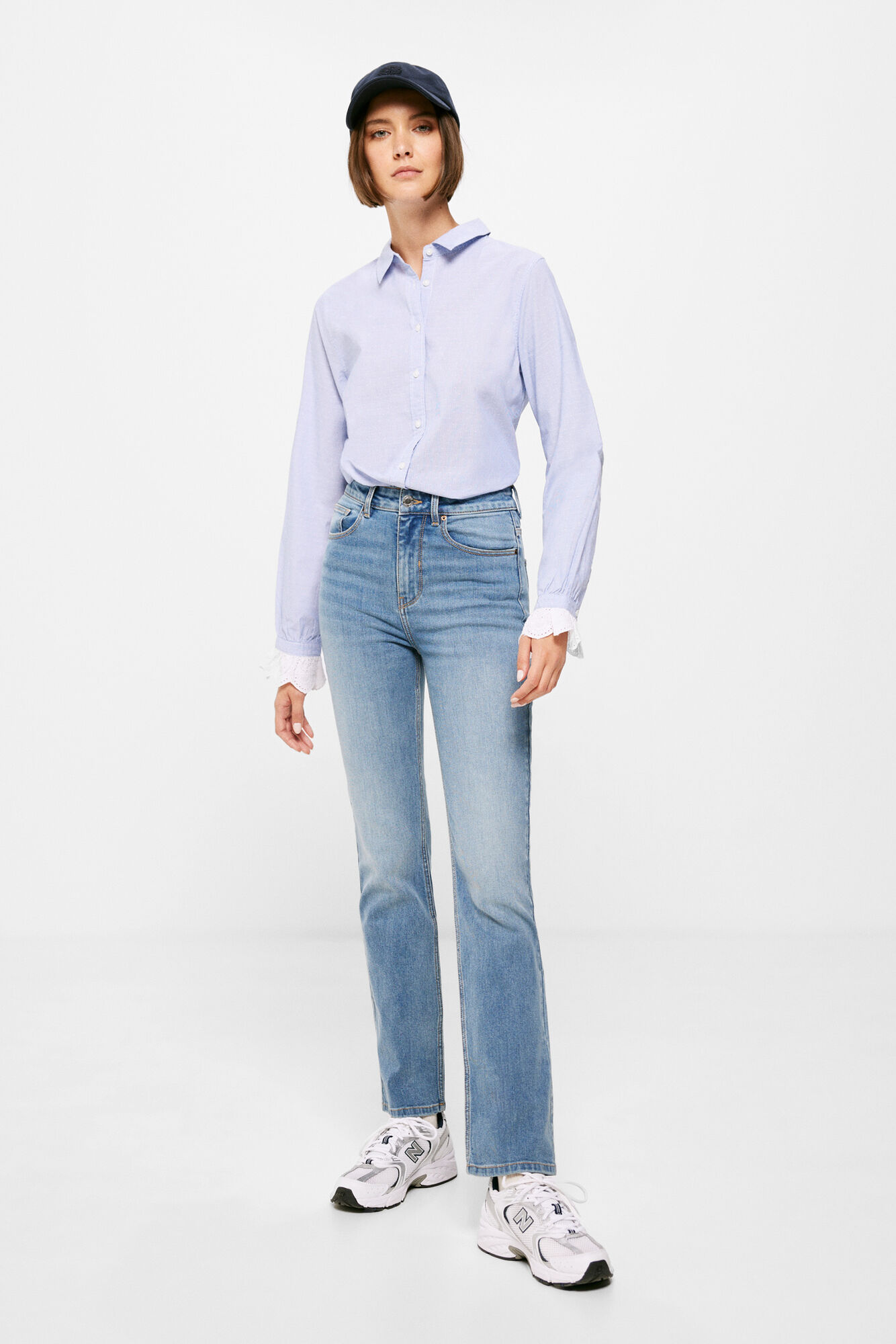 Calça jeans reta com lavagem sustentável