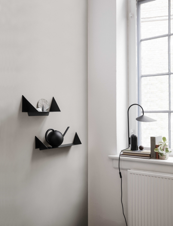 Ferm Living Arum tafellamp zwart