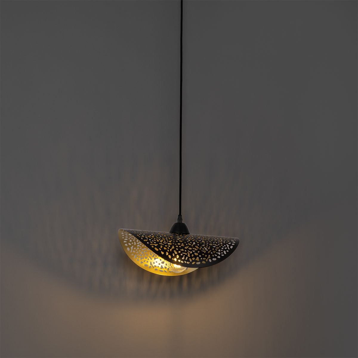 Oosterse hanglamp zwart met goud 35 cm - Japke