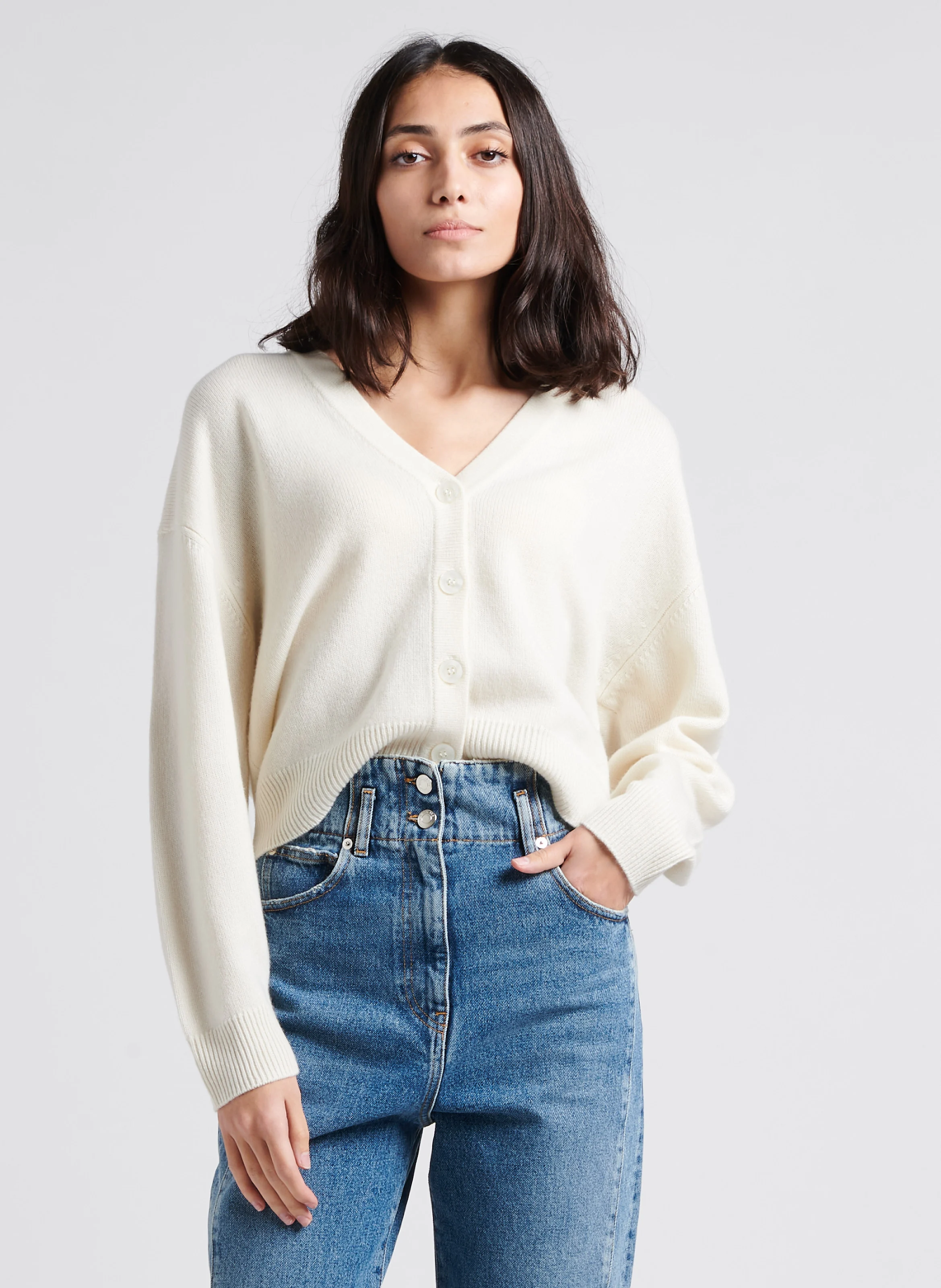 ICHAI - Gilet col V en cachemire| Beige