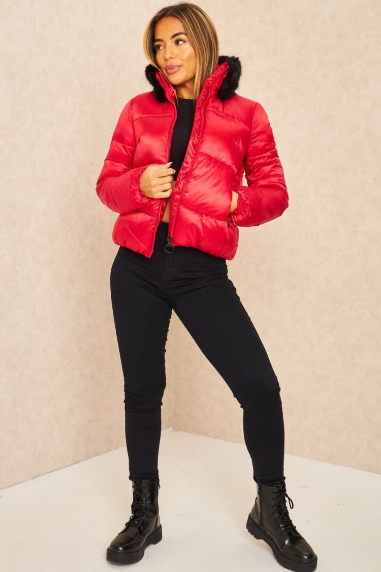 Doudoune courte col fourrure rouge