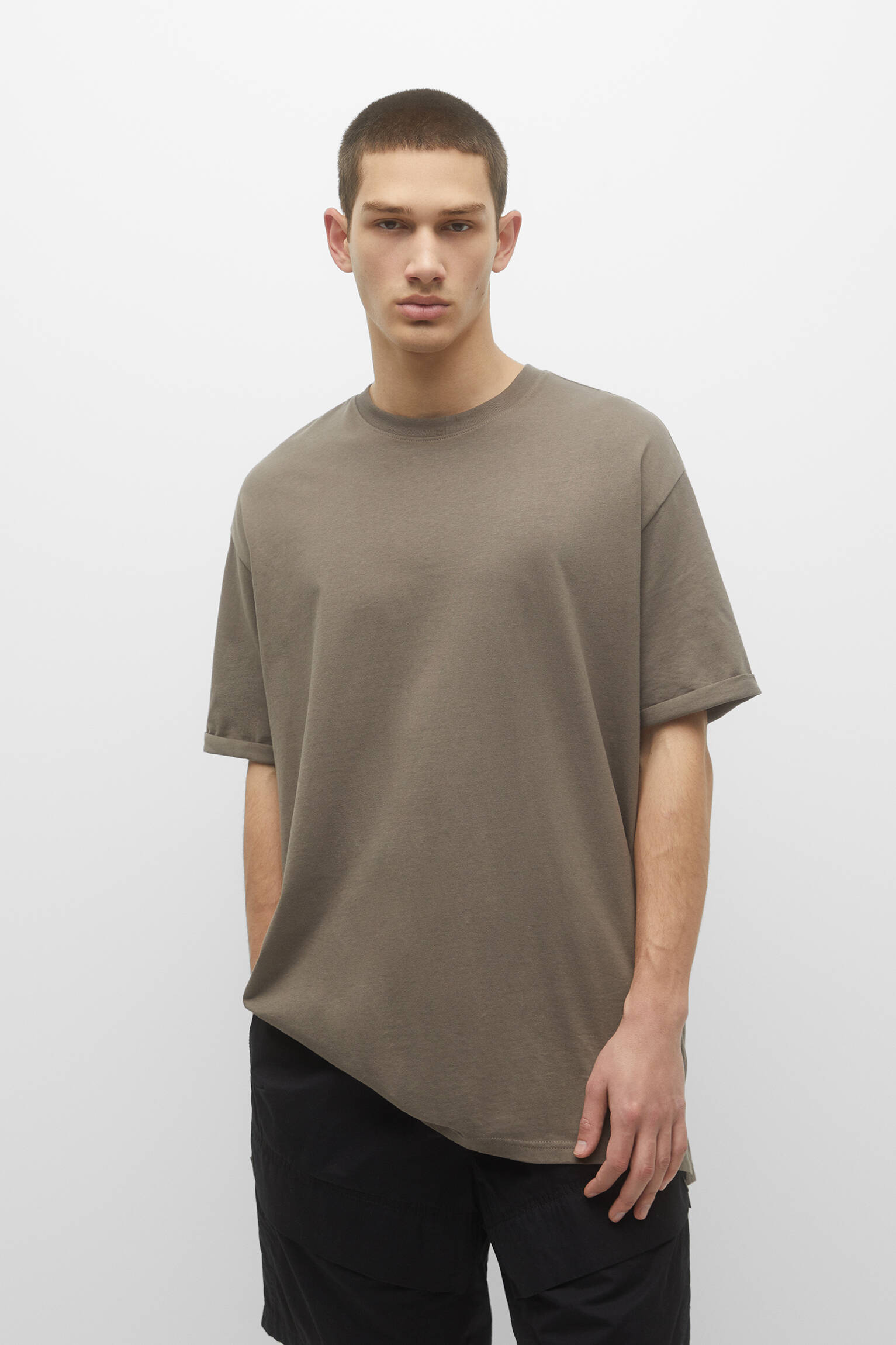 CAMISETA BÁSICA DE CORTE COMPRIDO - CINZA TAUL