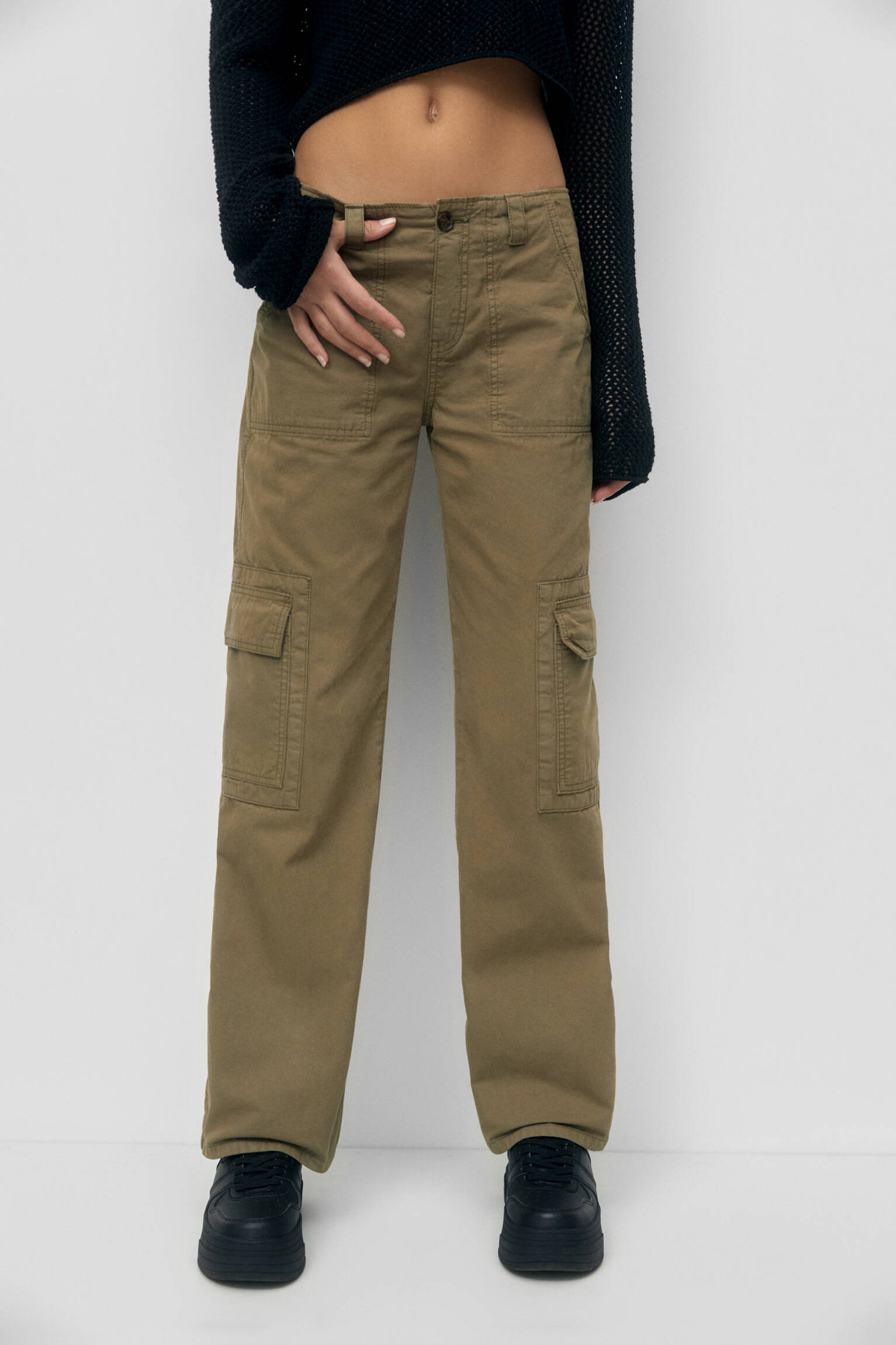 CALÇA CARGO DE CINTURA BAIXA - CÁQUI CLARO