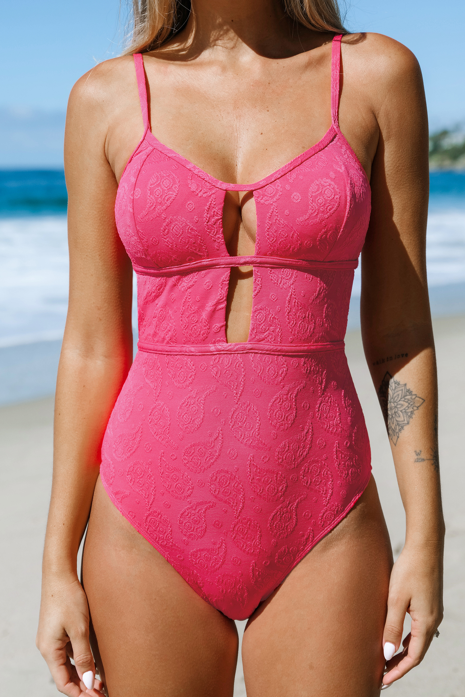 Maillot de bain une pièce découpé en jacquard rose paisley