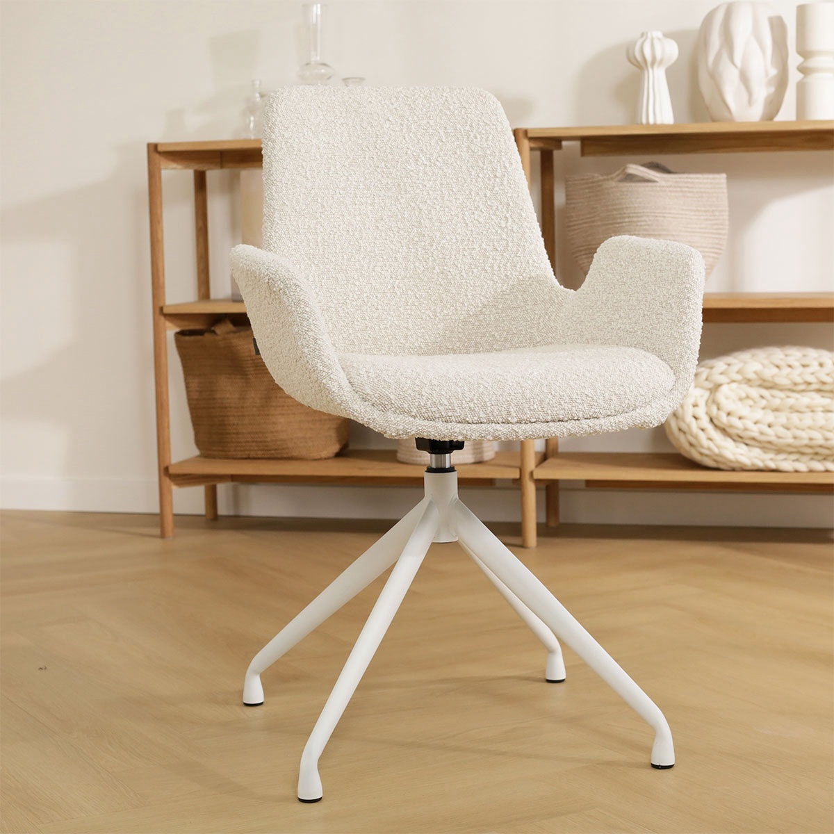 Eetkamerstoel Nola-Eef bouclé beige - wit onderstel