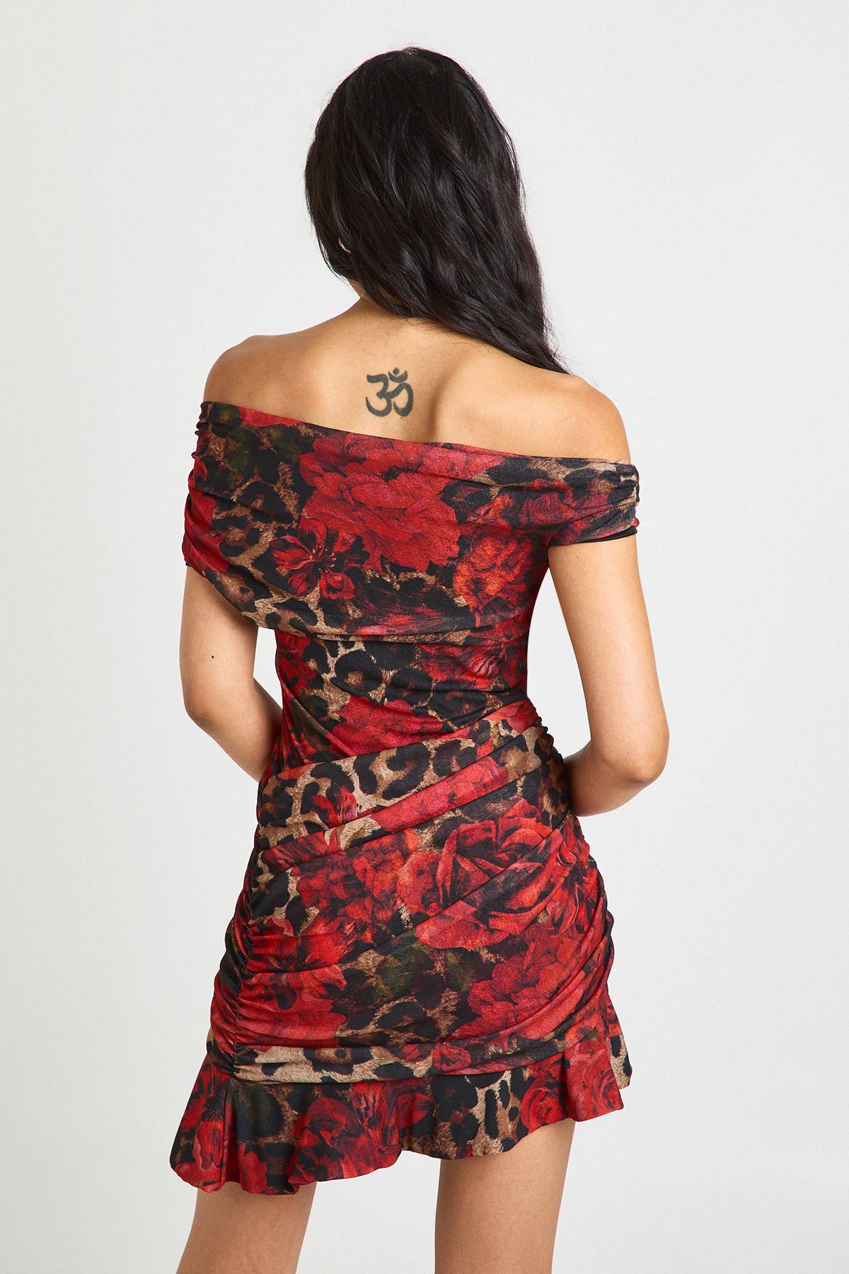 boohoo Robe Mini Asymétrique Froncée à Imprimé Léopard Floral Tall