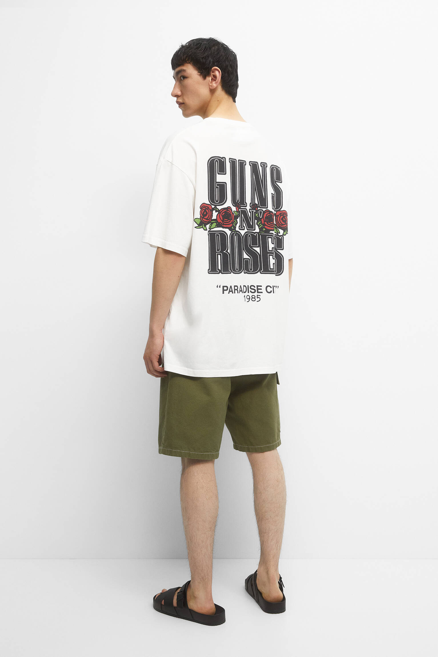 Camiseta Guns N' Roses com bolso bordado - Off White