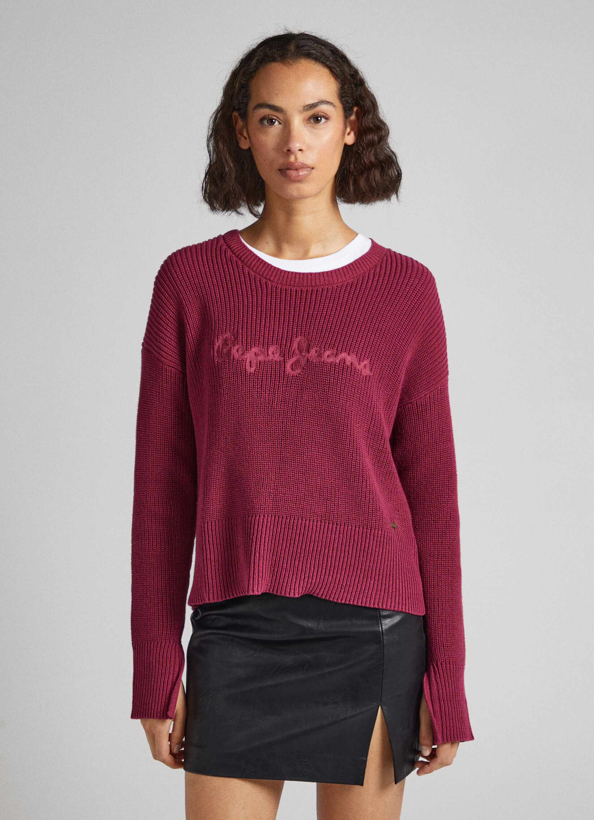 CAMISA COM LOGOTIPO BORDADO - vermelho framboesa