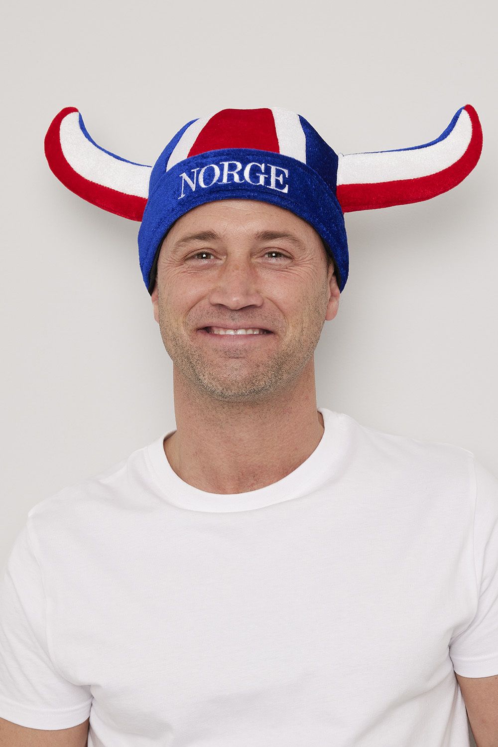Vikinghjelm med norsk flagg