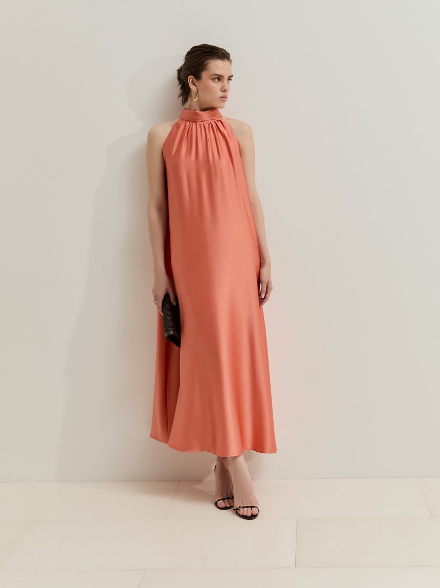 Vestido fluido acetinado