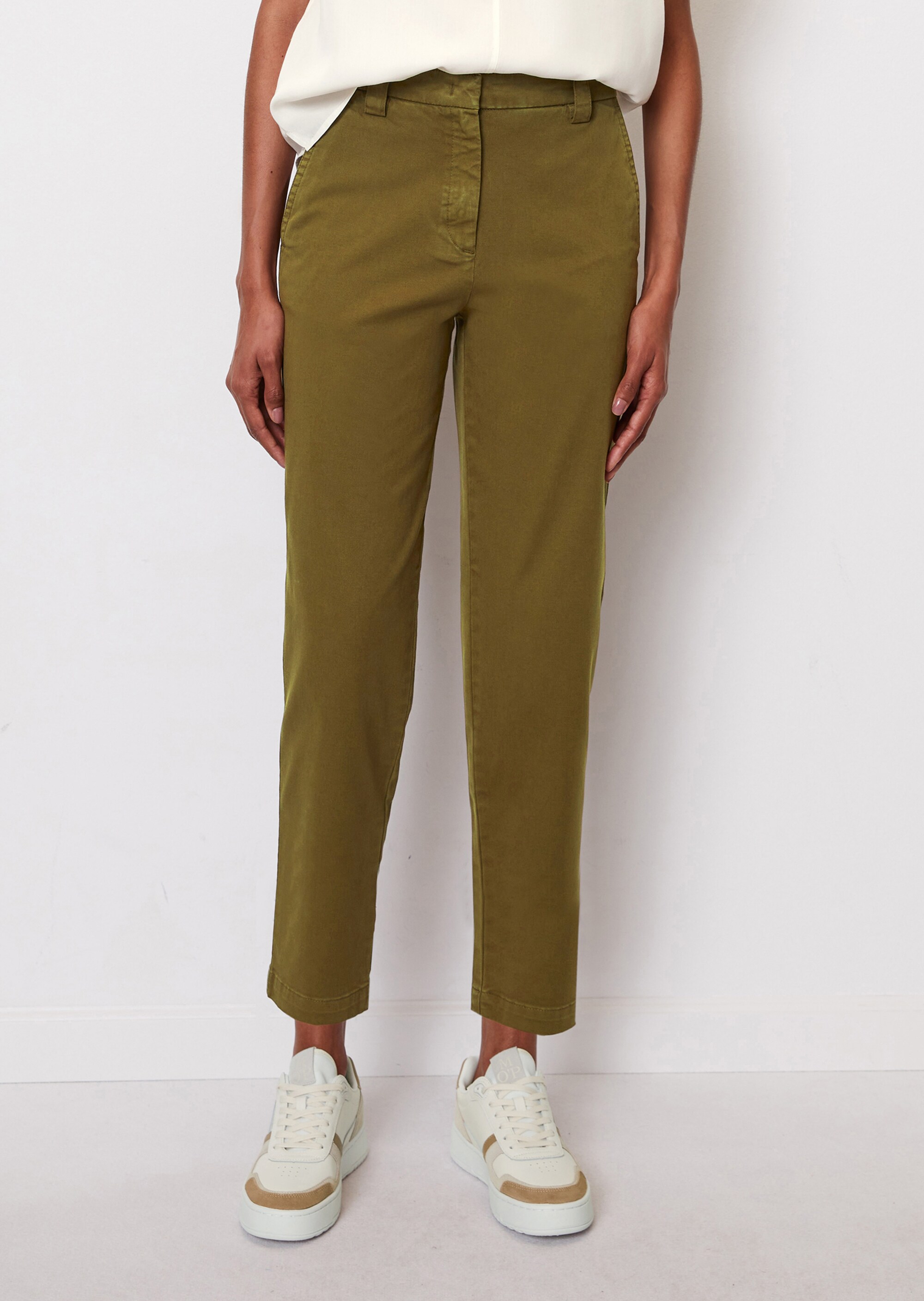 Chino Modell KALNI tapered aus Bio-Baumwoll-Stretch