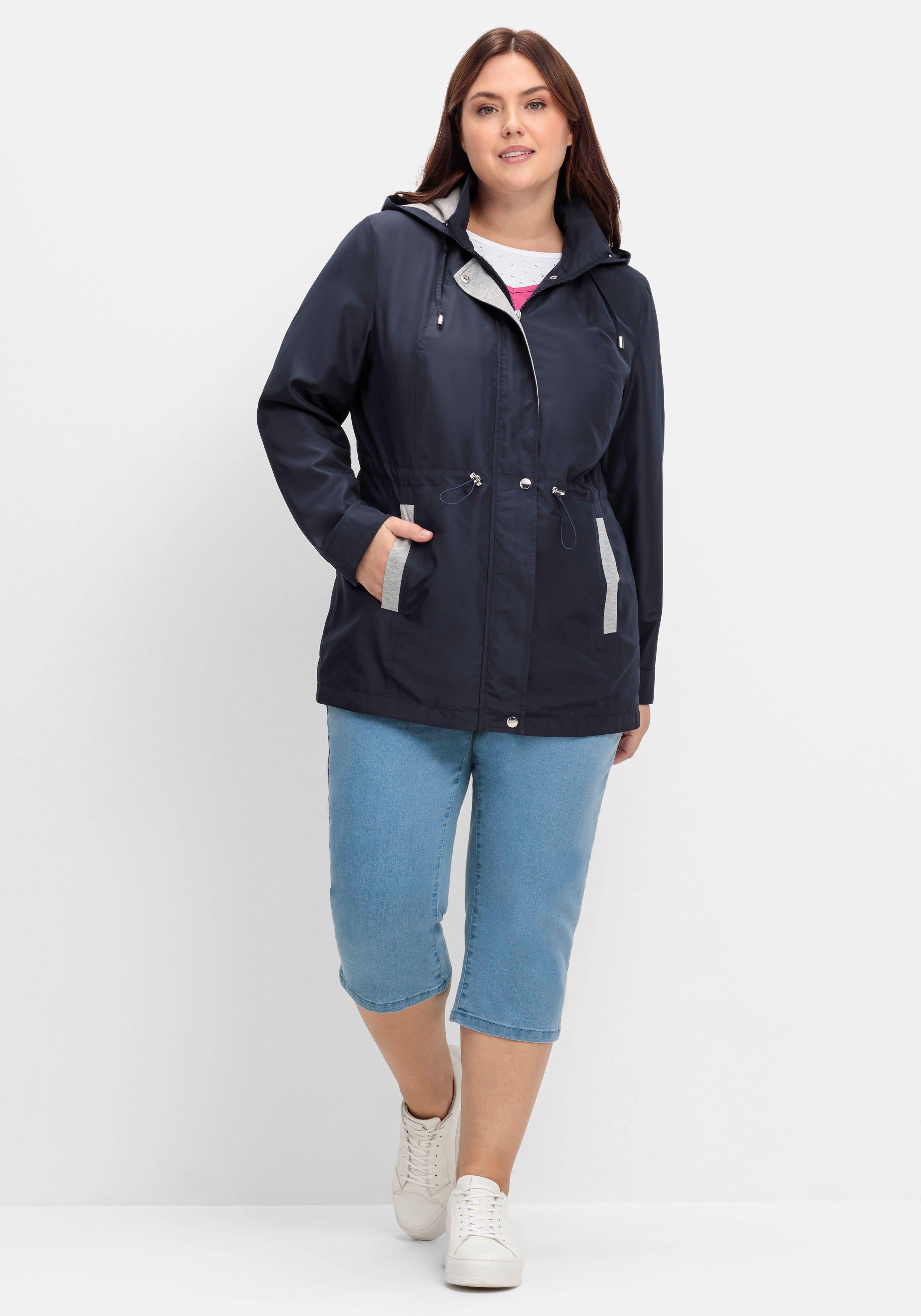 Übergangsjacke mit Kapuze und Kontrastdetails