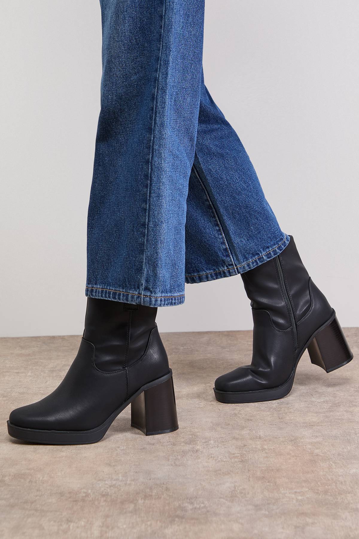 Oasis Bottines à Plateforme Carina Coupe Large en synthétique à Bout Rond et Talon Bloc Haut