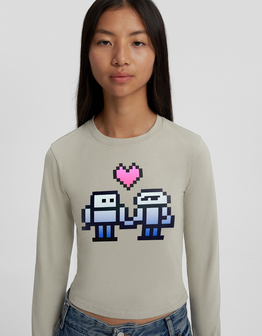 Camiseta de manga comprida com estampa, tendência do momento.