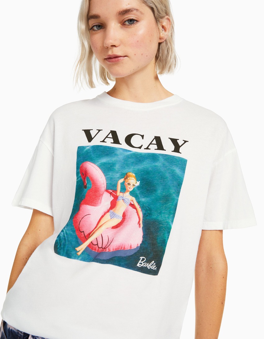 Camiseta de manga curta com estampa da Barbie
