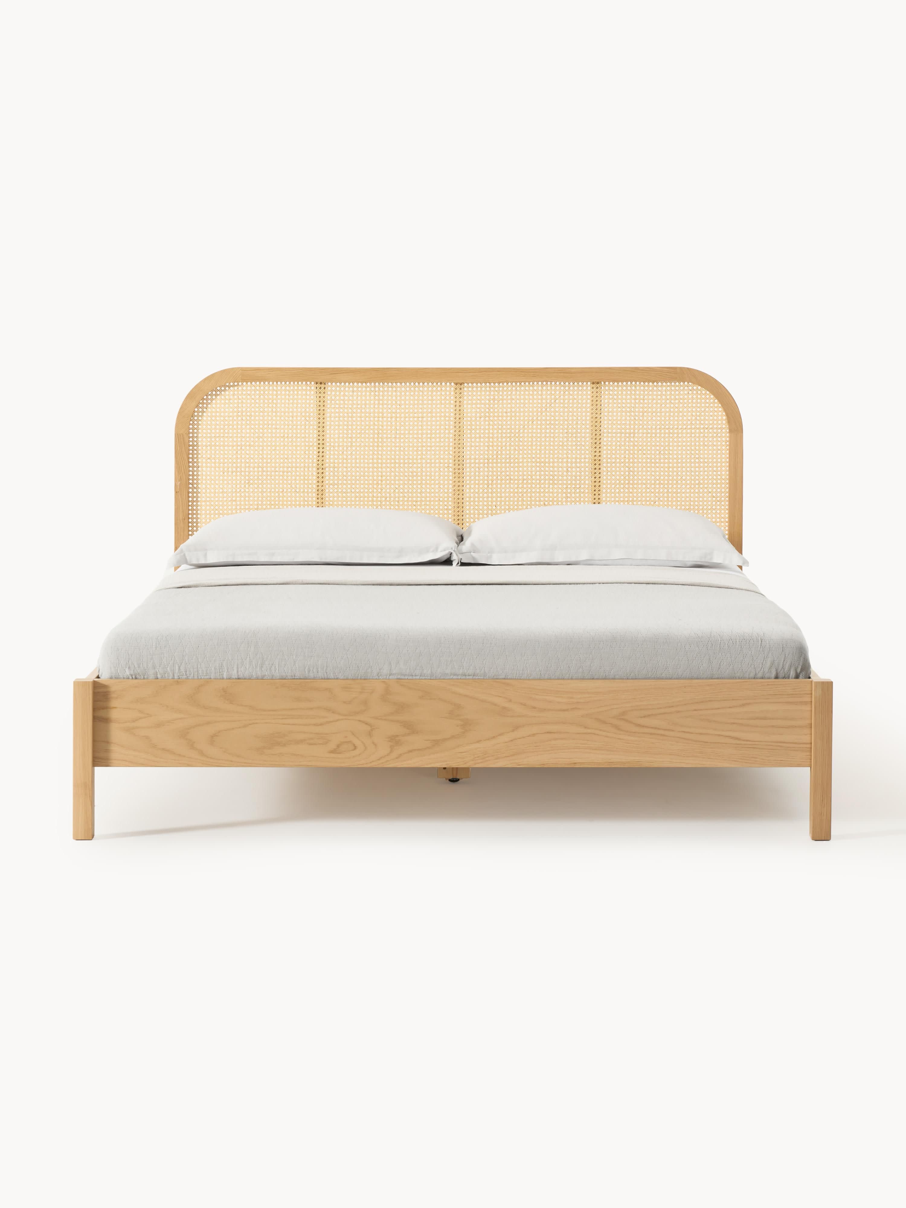 Houten bed Jones met hoofdeinde van Weens vlechtwerk