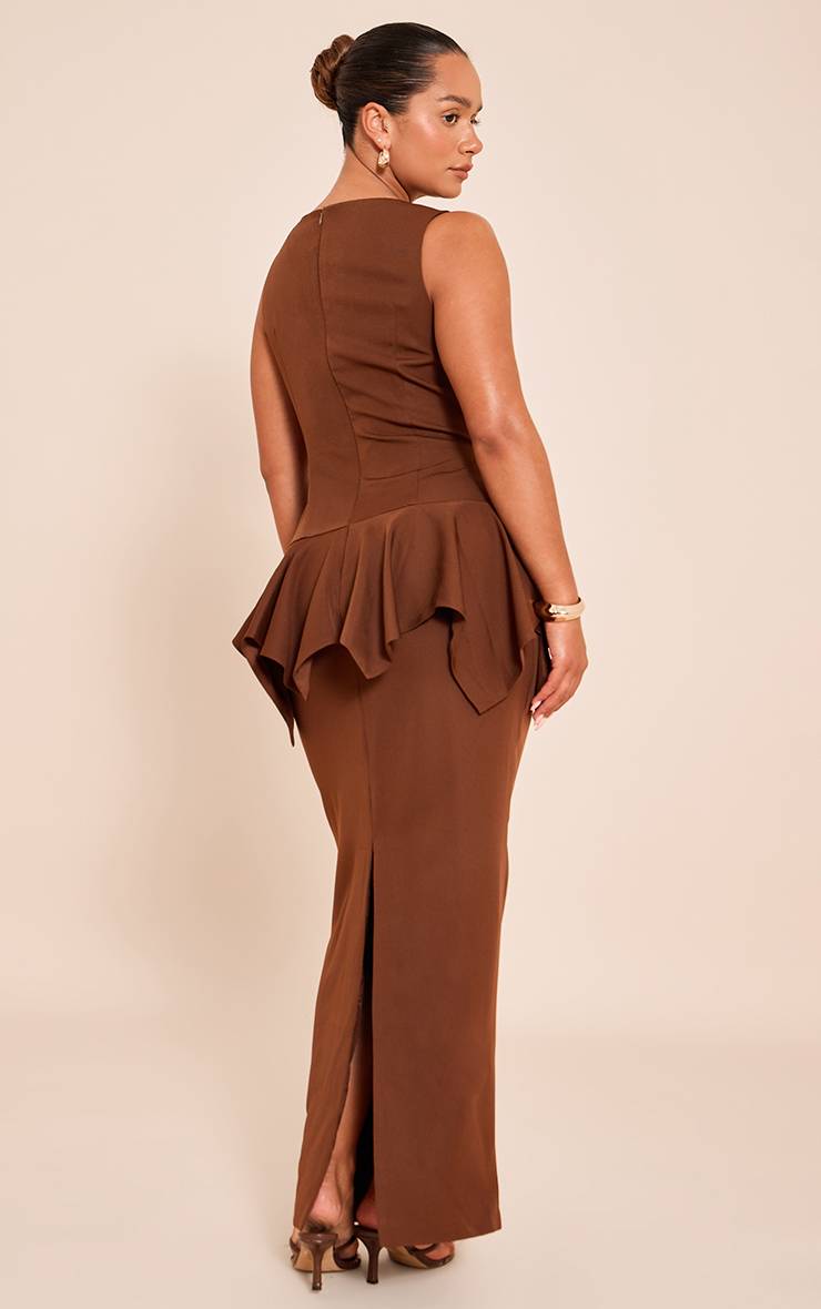 Chocolat Robe Maxi À Encolure Bateau Et Ourlet Asymétrique Ajustée