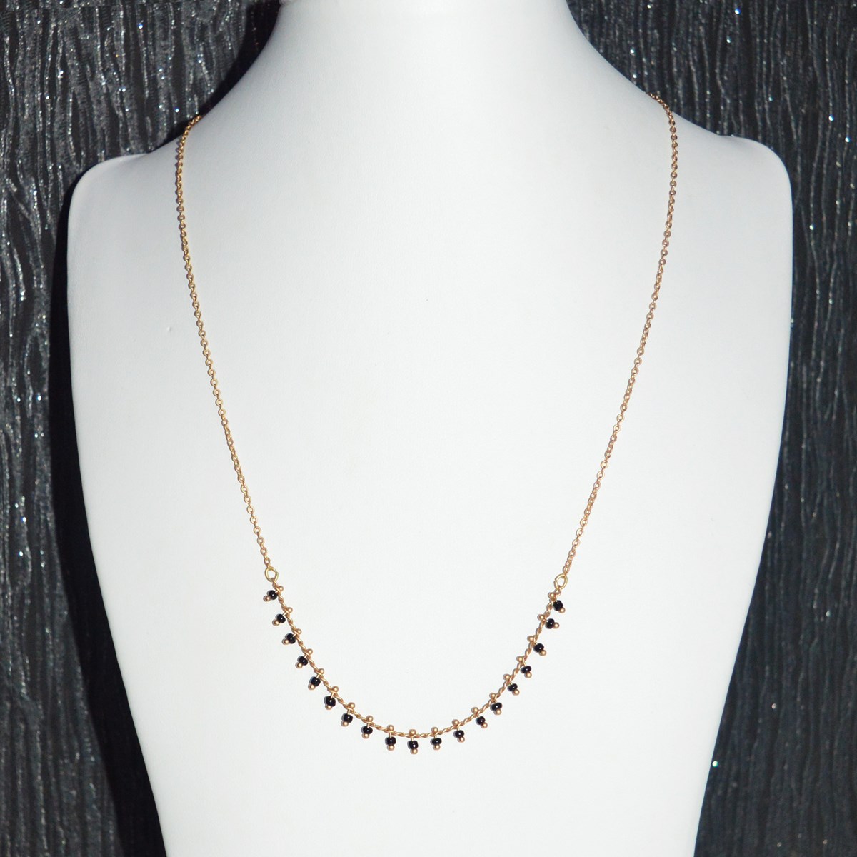 Collier minimaliste chaine fine et perlée- Doré à l'or fin finition mat