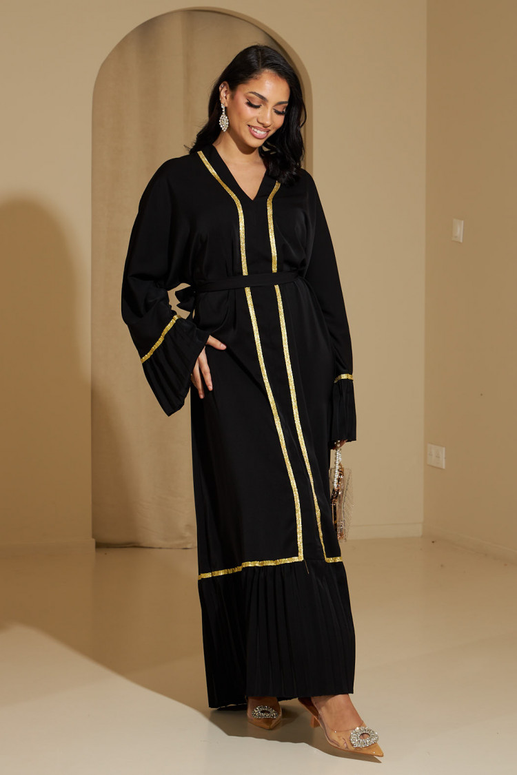 Abaya noire fluide à dorures et plissées