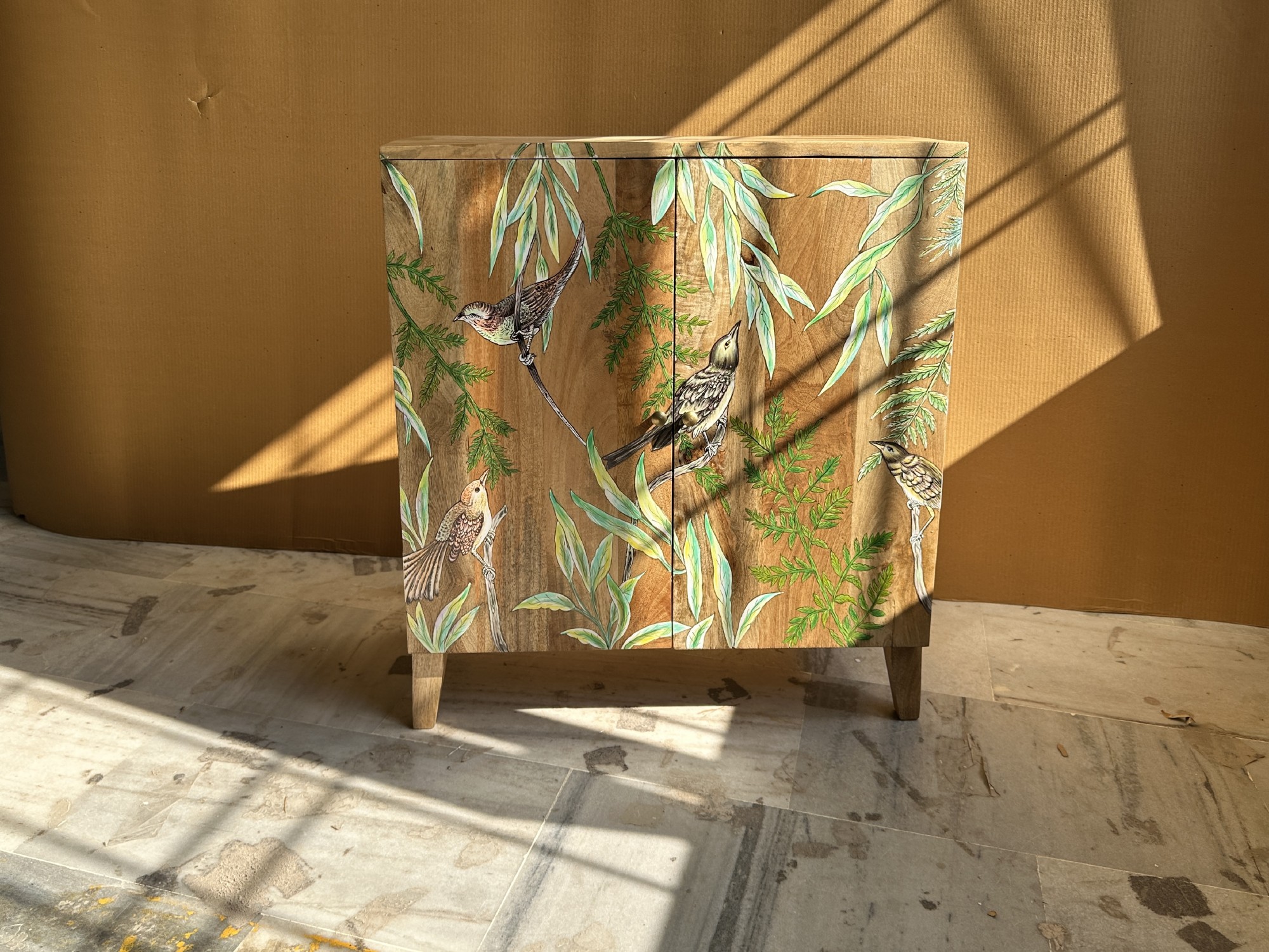 Kommode '4 Birds' aus Mangoholz, braun/multicolor, B 66 cm, T 30 cm, H 74 cm von fischer's lagerhaus