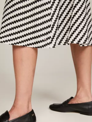 Vestido midi folgado com estampa de listras irregulares